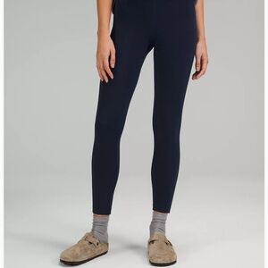 LULULEMON SIZE 8 25” high rise in TRUE NAVY